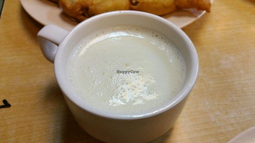almond drink at Ci Hang 慈航 in Central Singapore