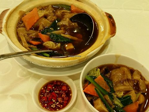 claypot hor fun  at Miao Yi 妙益素食楼 in Central Singapore
