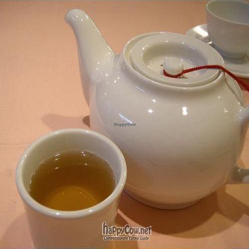 Just $1 for a pot of Freshly-made Chrysanthemum Tea at Miao Yi 妙益素食楼 in Central Singapore