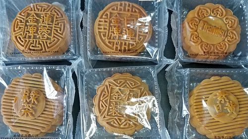 Different flavours of moon cakes at Happy Vegetarian Mini Mart 喜洋洋素食总汇 in West Singapore