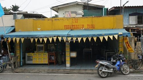The restaurant from the street at Youta Jay Vegetarian Food in Ayutthaya