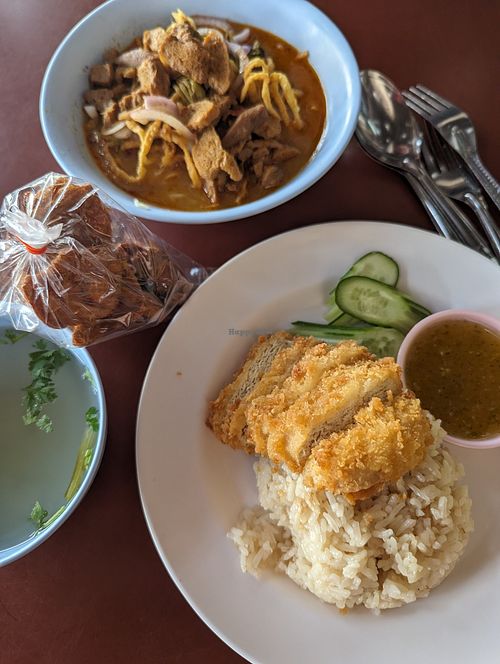 khao soi and fried chicken at Chamlong's / The Vegetarian Society Chatuchak in Bangkok