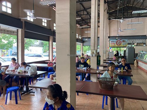 Seating at Chamlong's / The Vegetarian Society Chatuchak in Bangkok