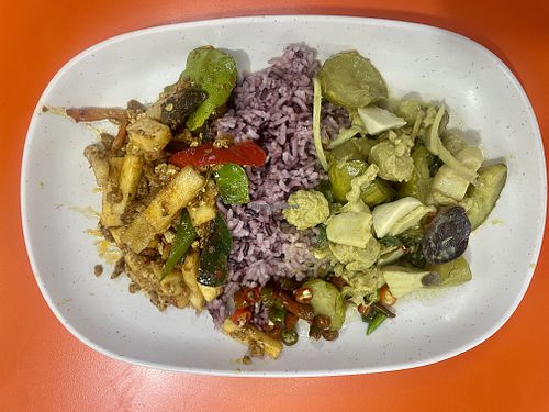 Rice and vegetables  at Rabiengboon - MBK in Bangkok