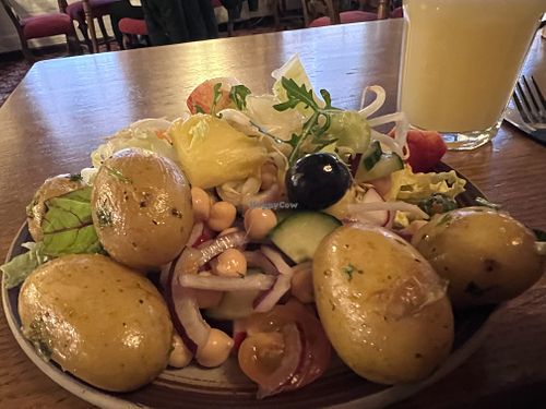 Salad  at The Good Earth in Leicester