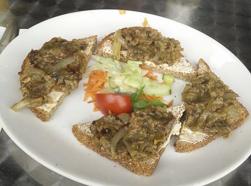 Bread (not the best I've had) + aubergine = OK
African stew with sweet potatoes, looks OK but tastes horrible. We couldn't finish it.
[both vegan] at Riverside Vegetaria in Kingston Upon Thames