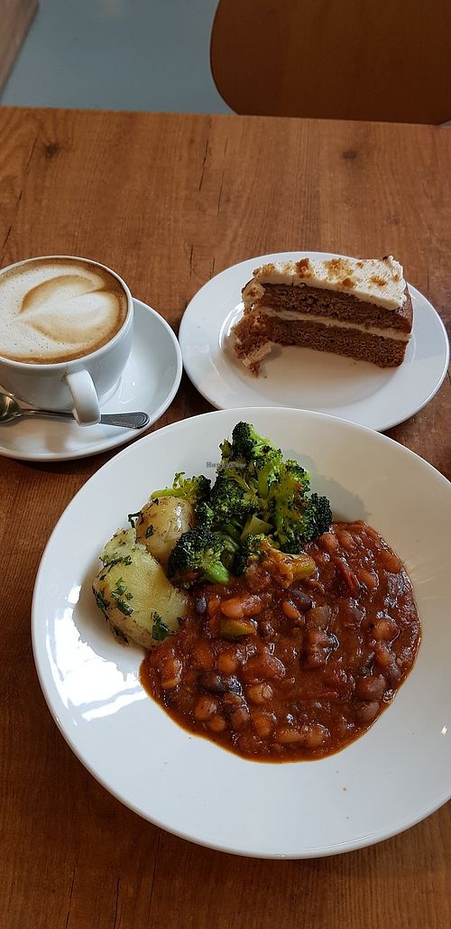 Vegan chilli and cake at The 8th Day in Manchester