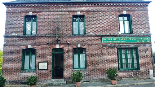 Entrance from road at La Maison du Vert in Ticheville