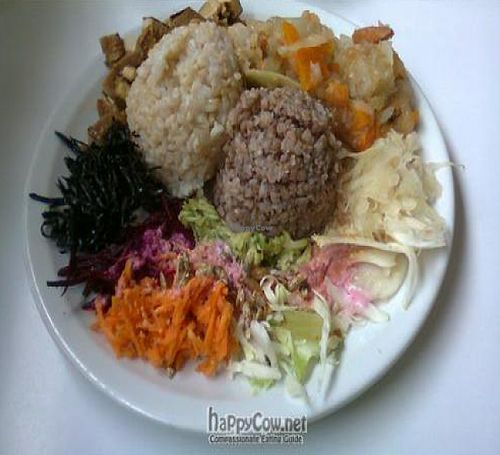 'Grande assiette' with cereals of the day at Grand Appetit in Paris