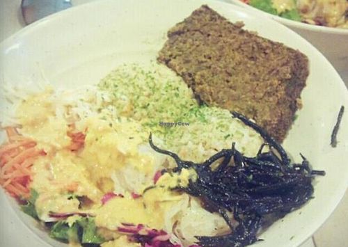 Bowl served in the restaurant: two cereals, one legume, pickels, vegetables at Grand Appetit in Paris