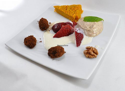 Truffles walnuts, almond cream and carrot cake at Manger Autrement in Toulouse