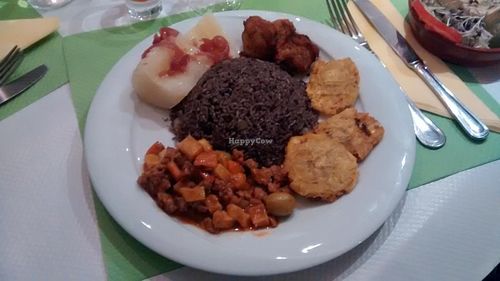 Congri (black beans and rice), tofu Picadillo de tofu, soy protein and tomato, yuca con mojo (manioca with red onion sauce), patacones (plantain bananas), acra of Malanga at Manger Autrement in Toulouse