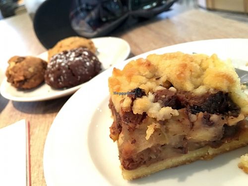 apple crumble at Osho's Place in Cologne