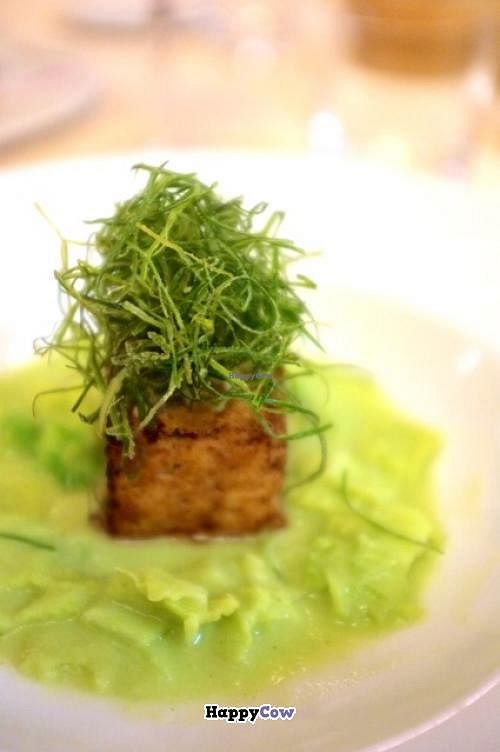 'Un indovino mi disse', tofu and green vegetables at Joia Alta Cucina Naturale in Milan