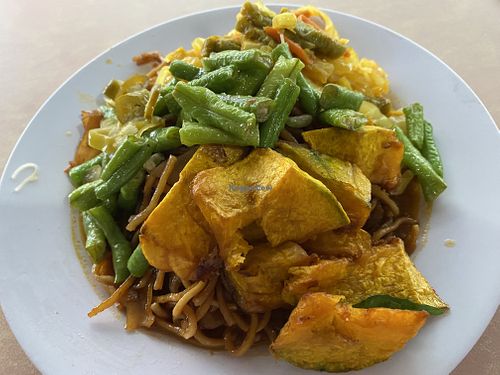 Breakfast noodles and vegetables  at Lucky Vegetarian 宏运素食 in Central Singapore
