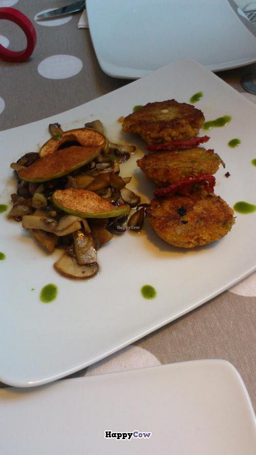 appetizer: lentil patties and mushroom stir-fry at Nishta in Dubrovnik