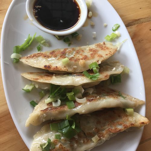 Dumplings de légumes at Ashley's in Montreal