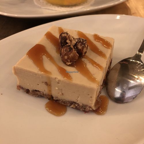 Cheesecake caramel et noisette at Ashley's in Montreal