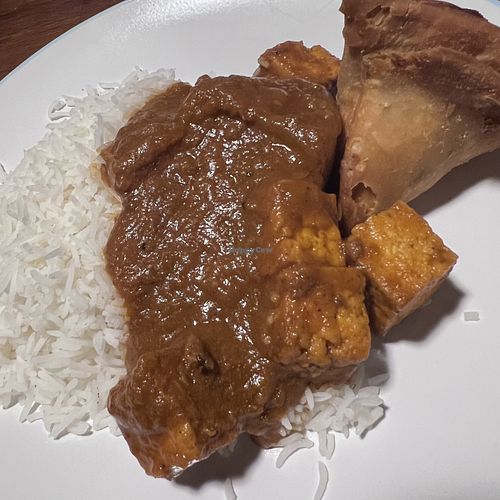 Tofu vindaloo and veg samosa  at Planet Bombay Indian Cuisine in Atlanta