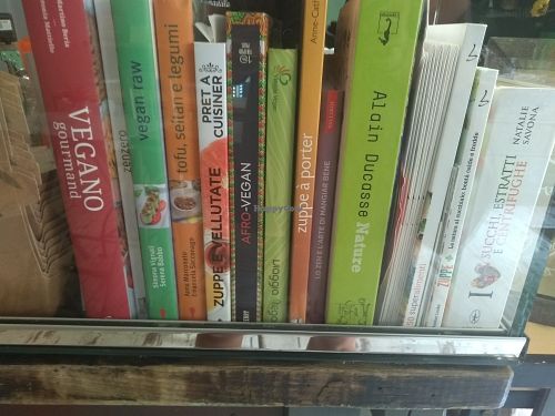 Vegan books at La Granadilla in Faenza