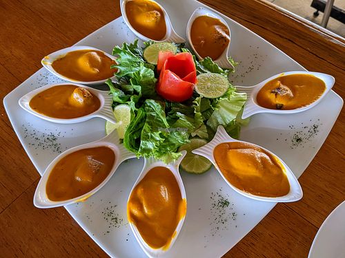 Nuggets with vegan huancaína saice at Restaurant Paracas in Paracas