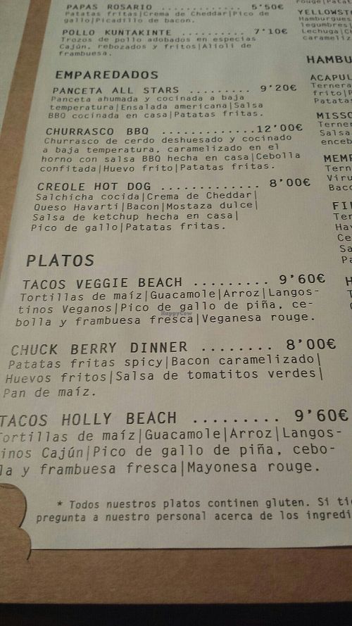 Taco veggie: corn tortilla, guacamole, rice, vegan shrimps and pineapple, onion and cramberries mixed with rouge vegan mayo at Musli in Torrelavega