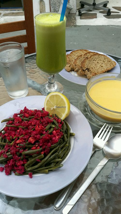 Green juice, beans from Maria's garden and a pumpkin soup at Kelari in Amorgos