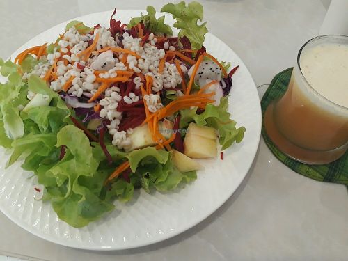 Salad and cold pressed juice at Happy Time in Chiang Mai