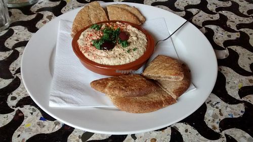 Hummus with pita bread at Bolhoed in Amsterdam