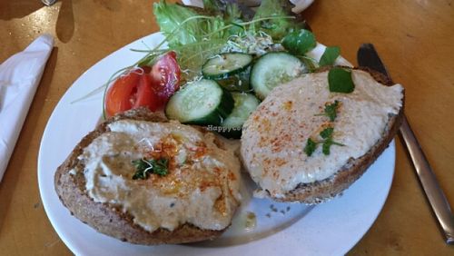 Hummus roll at Bolhoed in Amsterdam