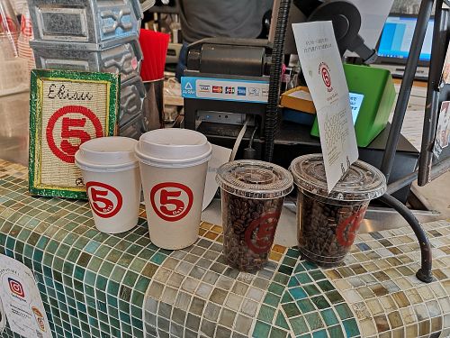 Drink sizes at Medel Deli  in Tokyo