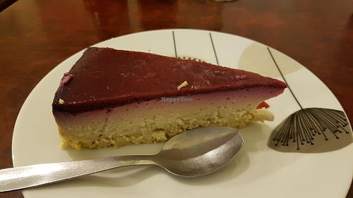 Lemon pie with red fruits at Bodhi Vegan in Paris