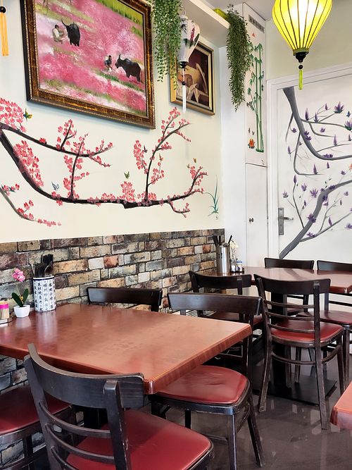 Eat-in space at Bodhi Vegan in Paris