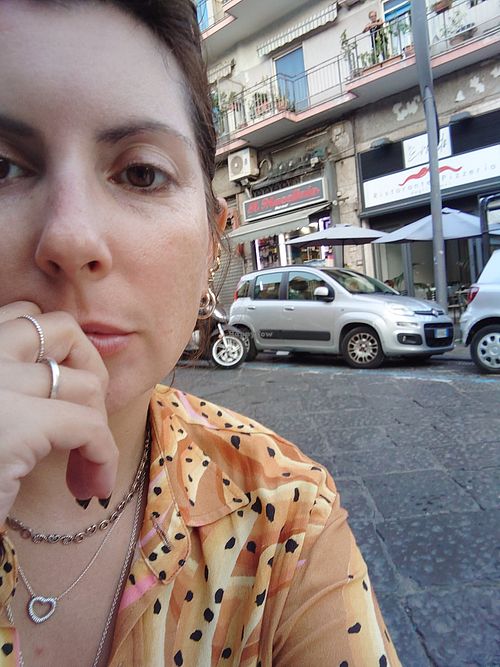 Sitting next to the street 😅😅😅 at ViP Burger in Ercolano