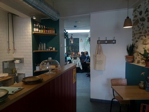 The entrance and view to the second dining room at Savvy in Sceaux