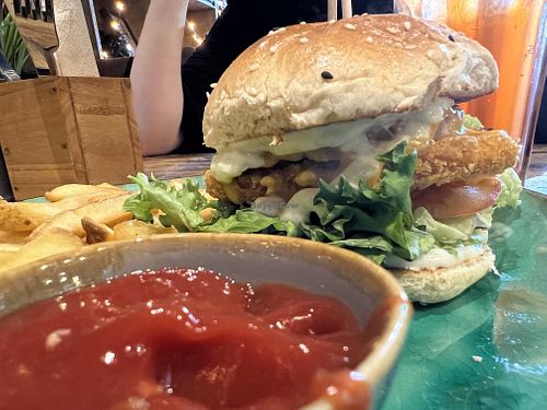 hawai'i burger  at Bidges & Sons Reeperbahn in Hamburg