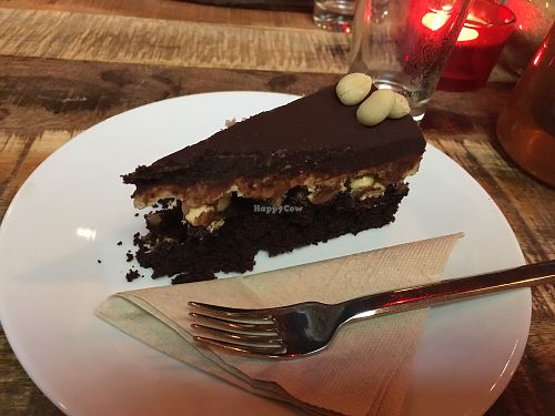 chocolate peanut cake at Bidges & Sons Reeperbahn in Hamburg