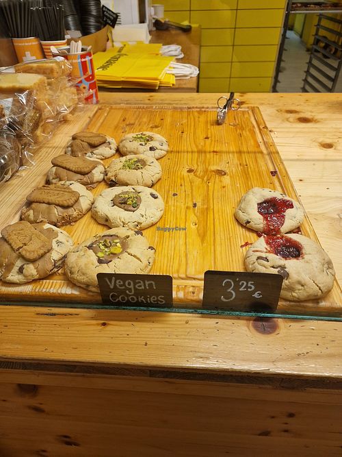 Amm vegan, plus a hazelnut option at Demasie in Barcelona