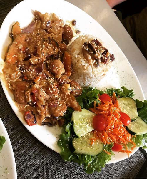 Jamaican chick'n plate at Coraçao Vegano in Funchal