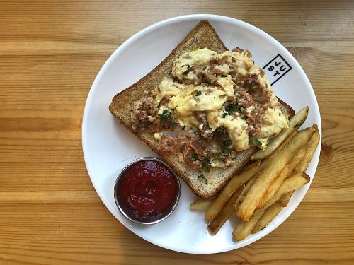 JUST Scramble x Beyond Burger on
Whole Wheat Thick Toast with Fries at Green Common - The Forest in Kowloon