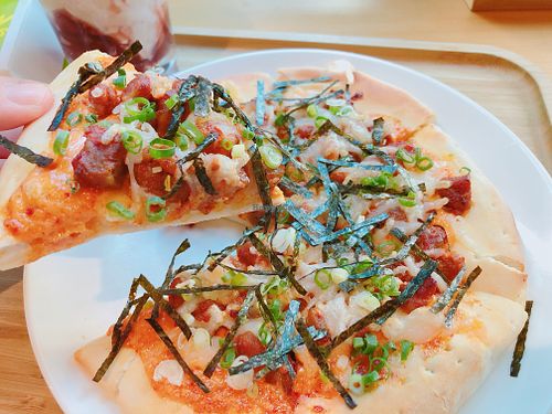 Vegan pizza at Green Common - The Forest in Kowloon