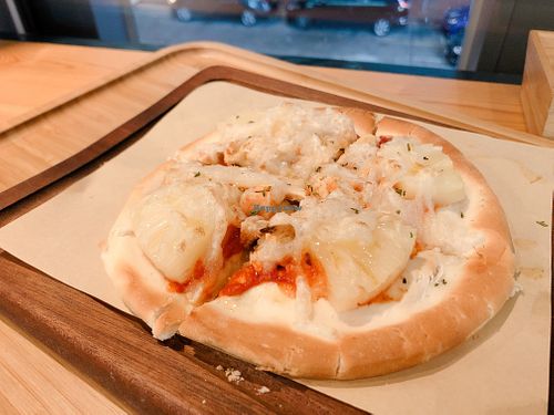 Veg chicken pizza  at Green Common - The Forest in Kowloon