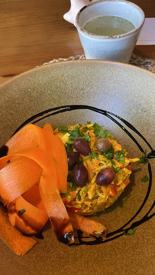 The main dish (daily special) and the included juice, I went with the freshly made lemonade. The portions are good, it looks smaller because the plate was huge. 🙂  at O Porto dos Gatos in Porto
