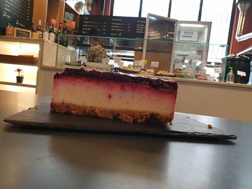 looks and tastes good but not like a cheesecake at DaTerra - Mercado Beira Rio in Vila Nova De Gaia