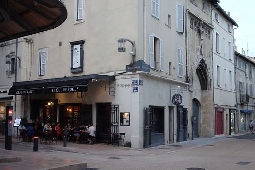 The restaurant with outdoor seating at Le Cul de Poule in Avignon