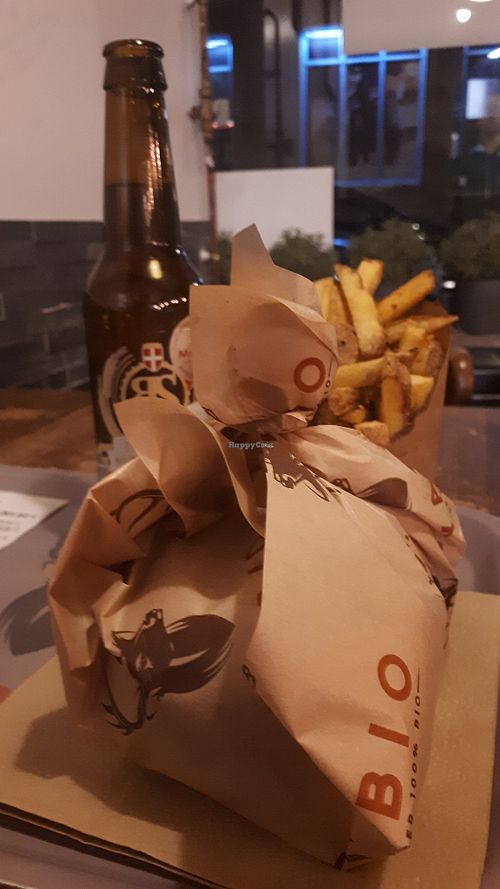 Burger vegan at Yabio - Rue du Garet in Lyon