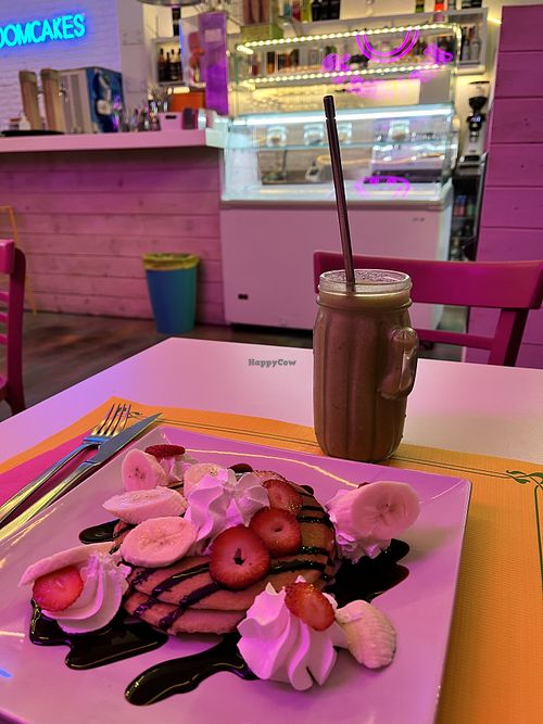Pancakes and smoothie   at Freedom Cakes Bakery in Madrid
