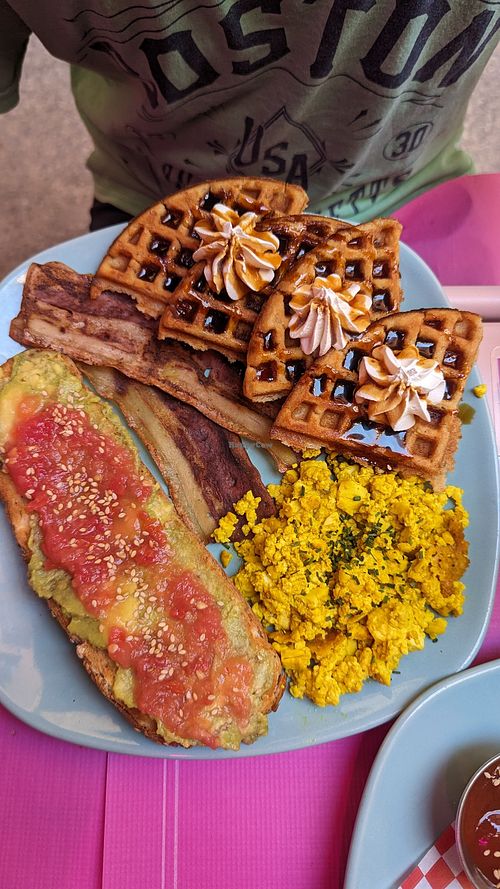 Special Brunch Option 1 at Freedom Cakes Bakery in Madrid