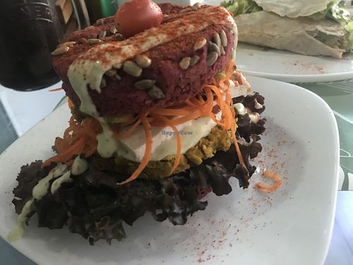Hambúrguer de tofu e guacamole at Bigode Verde in Recife