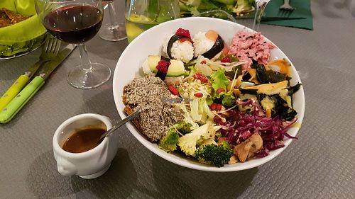Sushi bowl at Douceurs Vegetales in Toulouse